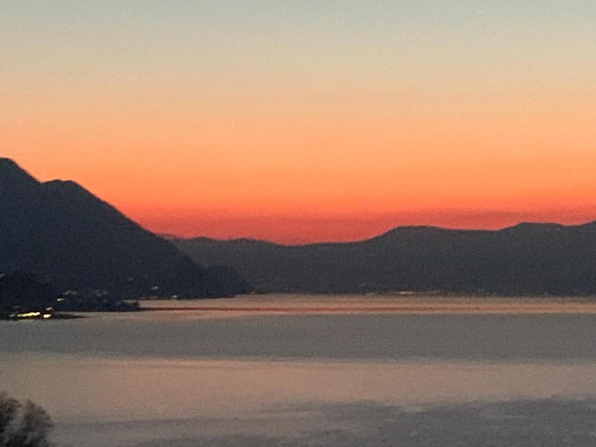 Casa Colmegna Mit Traumhaften See- Und Bergblick Luino Cameră foto
